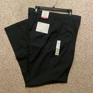 Men’s Classic Fit Easy Care Khaki in Jet Black